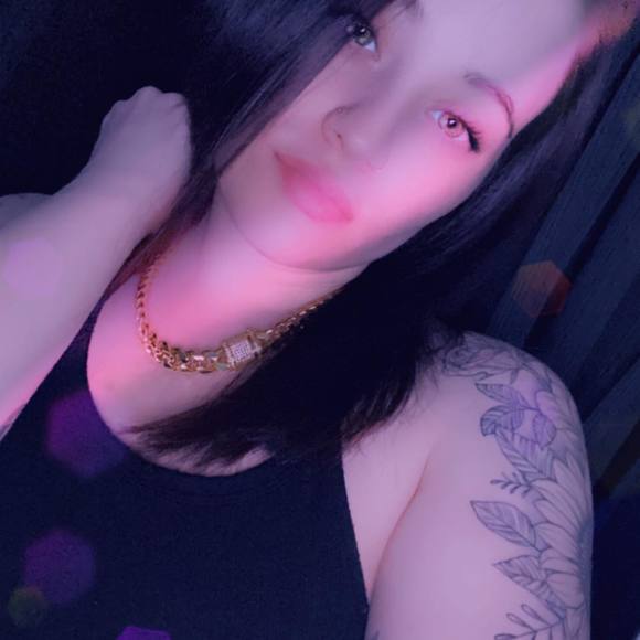 Natashia Marie - Poshmark Profile Picture of Natashia Marie (@ntsh_landry) on Poshmark