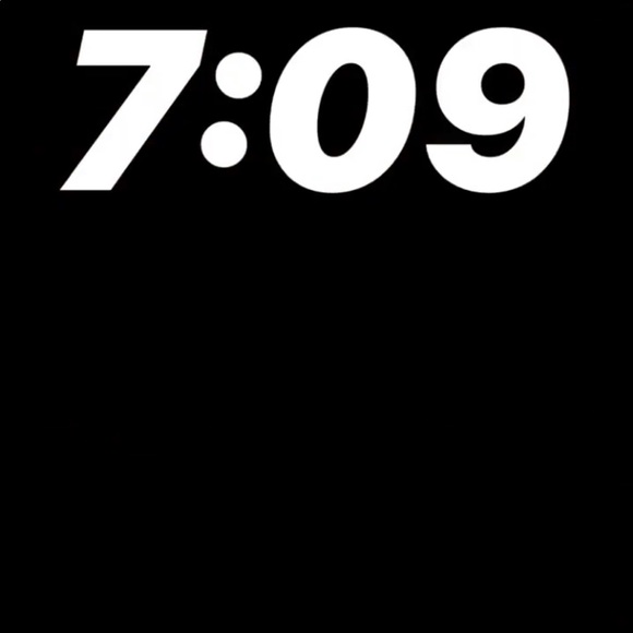 Profile Picture of Julian Garcia (@juliannnnn444) on Poshmark