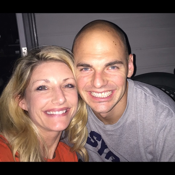 Profile Picture of Cara Cahak (@caracahak) on Poshmark