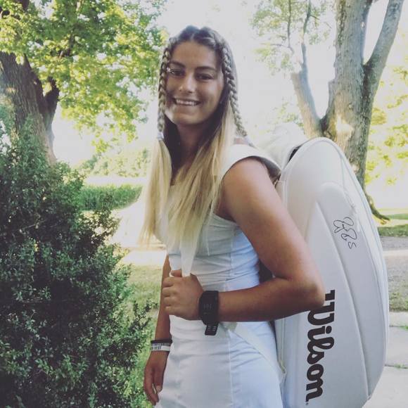 Profile Picture of Nikolina Jovic (@ninatenis) on Poshmark