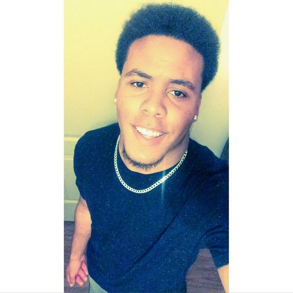 Profile Picture of Darius Gibson (@dsg0530) on Poshmark