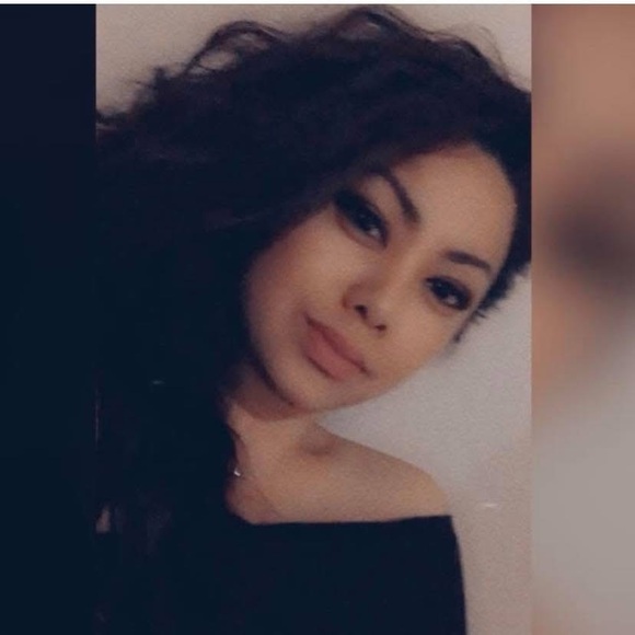 Profile Picture of Sheena Manuele (@sheenamanuele) on Poshmark