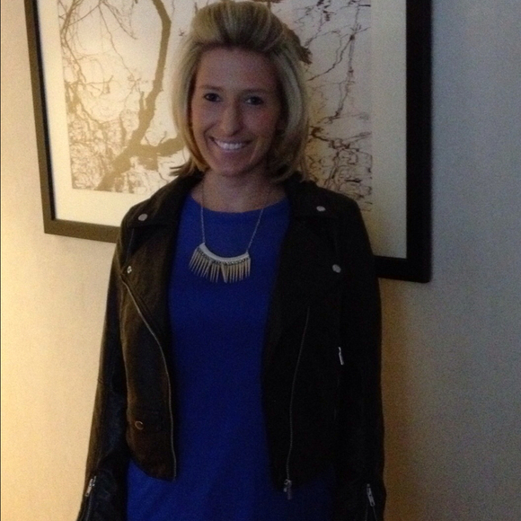 Megan Wydra - Poshmark Profile Picture of Megan Wydra (@mcubed4) on Poshmark