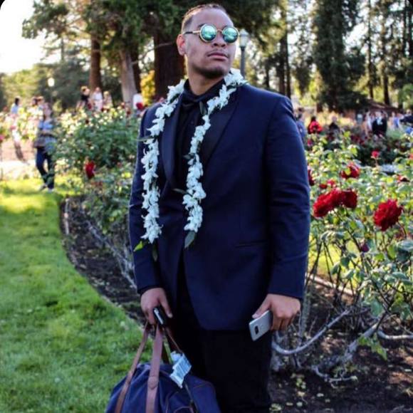 Profile Picture of Tau Taulealea (@tautasi) on Poshmark