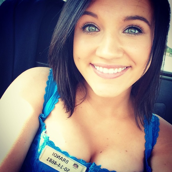 Profile Picture of Brandi Haas (@brandileehaas) on Poshmark