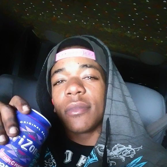 Profile Picture of Deshun Mccullum (@shuninahoe) on Poshmark