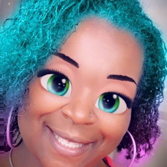 Profile Picture of Racquel Thompson (@heavie) on Poshmark