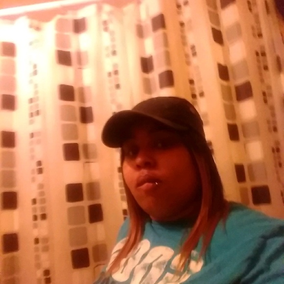 Profile Picture of Jerrisa Cox (@jerrisa26) on Poshmark