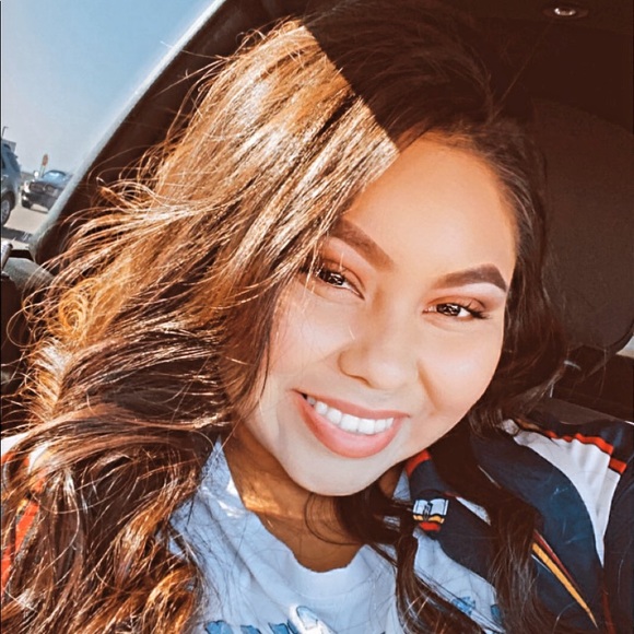 Profile Picture of Ina Becenti (@ibecenti) on Poshmark