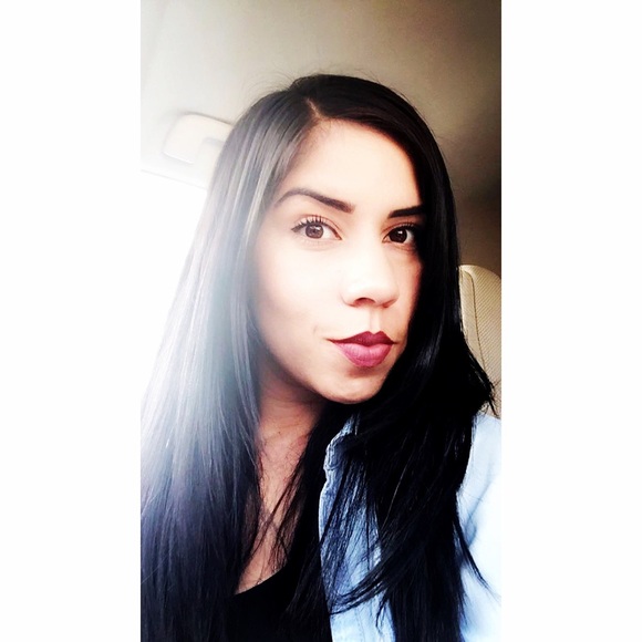 Profile Picture of Clarissa Urango (@clar_ura123) on Poshmark