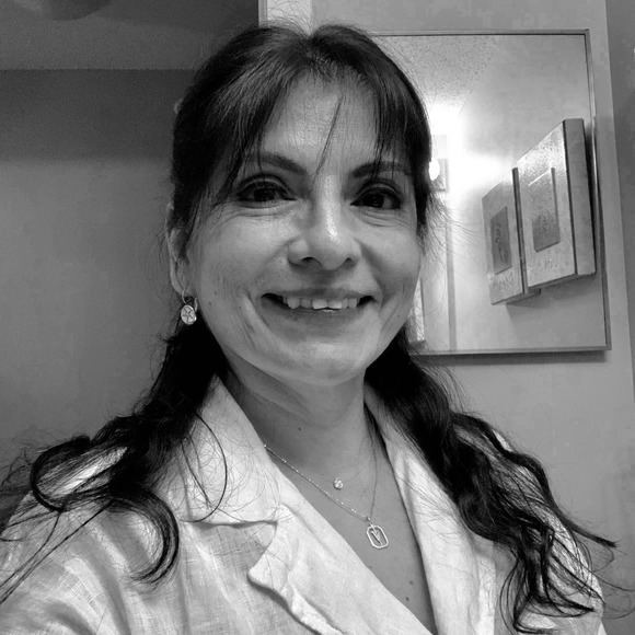 Profile Picture of Vicky Guzman (@vickyguzman199) on Poshmark