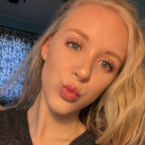 Profile Picture of Annabel Wilmurth (@awilmurth) on Poshmark