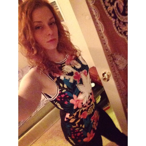 Profile Picture of Elizabeth Morarie (@ermorarie) on Poshmark