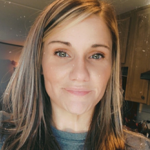 Profile Picture of Sarah Cooey (@sarahbcooley87) on Poshmark