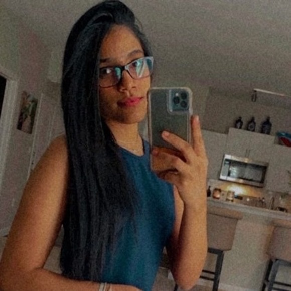 Profile Picture of Yomari Lora reyes (@lorareyesyomari) on Poshmark