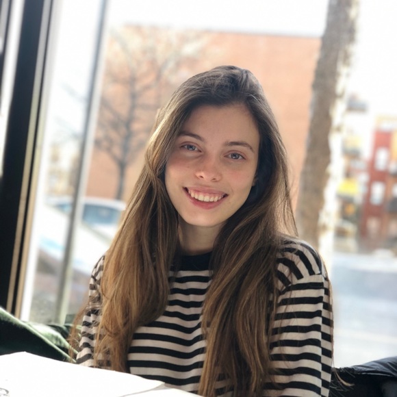 Profile Picture of Maya Esar (@mayaesar) on Poshmark