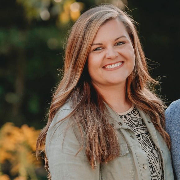 Profile Picture of Shelby Bowden (@shelbowden) on Poshmark