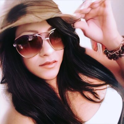 Profile Picture of Ivy Robles (@nelisse) on Twitter