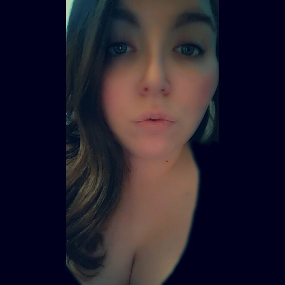 Profile Picture of Brianna Savitz (@brinorene) on Poshmark