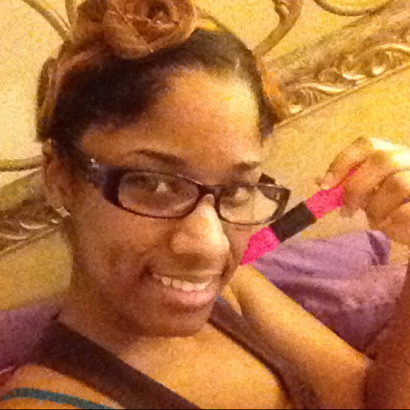 Profile Picture of Lashana Putman (@shana8) on Poshmark