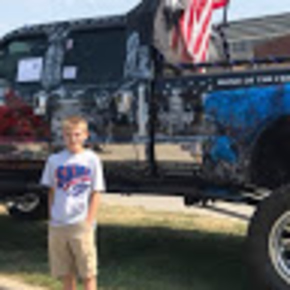 Profile Picture of Taylor Dobbyn (@taylordobbyn) on Poshmark