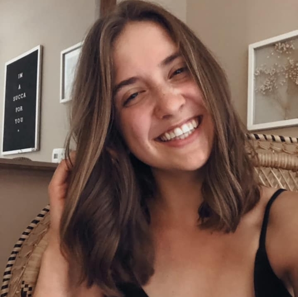 Profile Picture of Samantha Darling (@sammiejammie98) on Poshmark