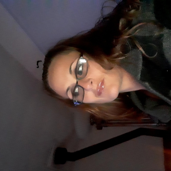 Profile Picture of Destinee Founts (@destineefounts) on Poshmark