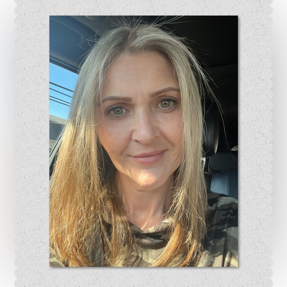 Profile Picture of Agatha Gusky (@aggusky) on Poshmark