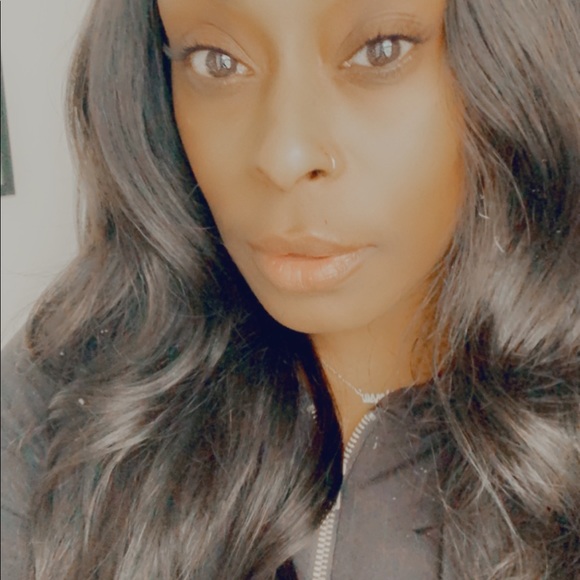 Profile Picture of Carlessa Beckett (@carlessabeckett) on Poshmark