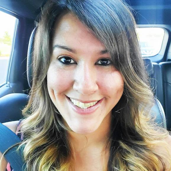 Profile Picture of Alexia Heflin (@alexiaheflin) on Poshmark