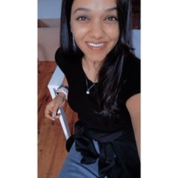 Profile Picture of Vyusti Agarwalla (@vyustiagarwalla) on Poshmark