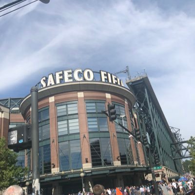 Profile Picture of Kelly Brandt (@Kellymichelle33) on Twitter