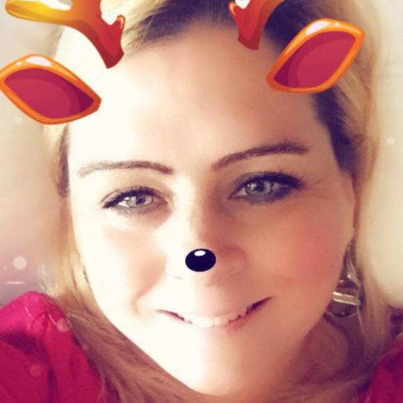 Profile Picture of April Lindsay-rowlette (@sunshinecharlie) on Poshmark