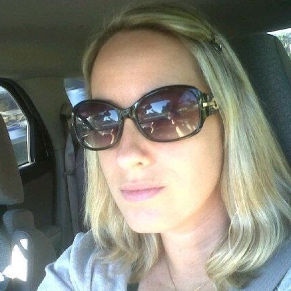 Profile Picture of Carolyn Kernen (@cjg262) on Poshmark