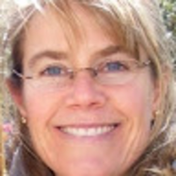 Profile Picture of Donna Mackin (@dhmackin) on Poshmark