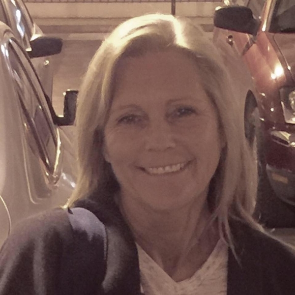 Profile Picture of Beverly Moody (@beverlyanne) on Poshmark