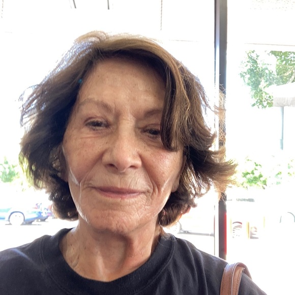 Profile Picture of Iva p Greene (@ipsous) on Poshmark