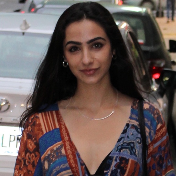 Profile Picture of Sophia Nasrullah (@sophianasrullah) on Poshmark