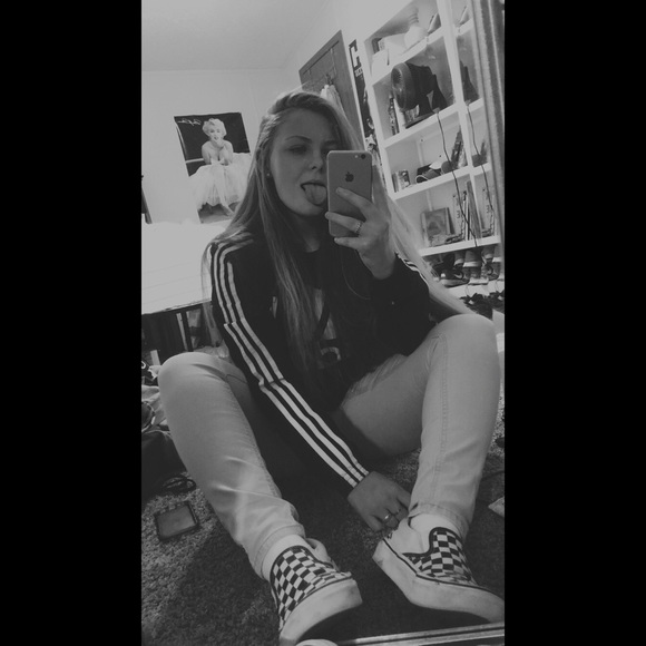 Profile Picture of Lexi Blassingame (@lexxblasss) on Poshmark