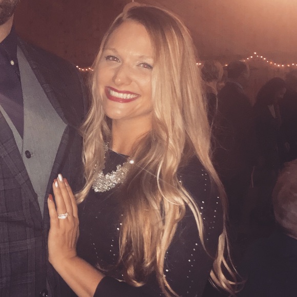 Profile Picture of Kari Duponty (@kduponty) on Poshmark