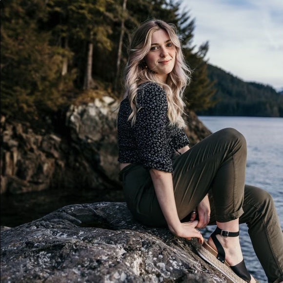 Profile Picture of Chloe Morrison (@chlose) on Poshmark