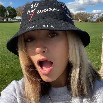 Profile Picture of Julia Vail (@velo_je) on Twitter