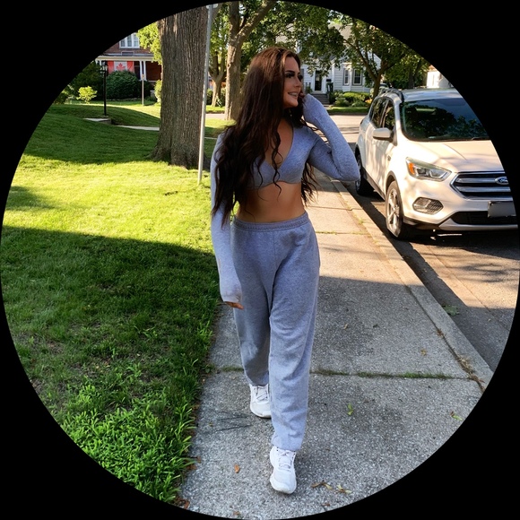 Profile Picture of Brianne elaine Mceachern (@brianneelaine19) on Poshmark