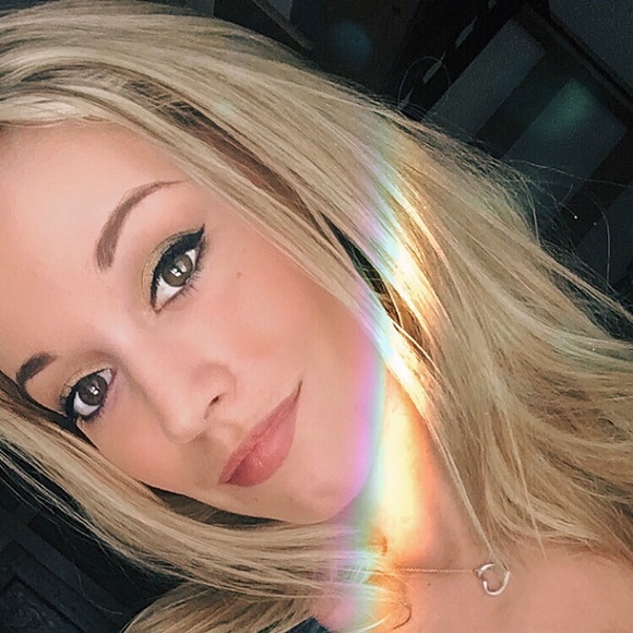 Profile Picture of Jewell Byassee (@jewell_byassee) on Poshmark
