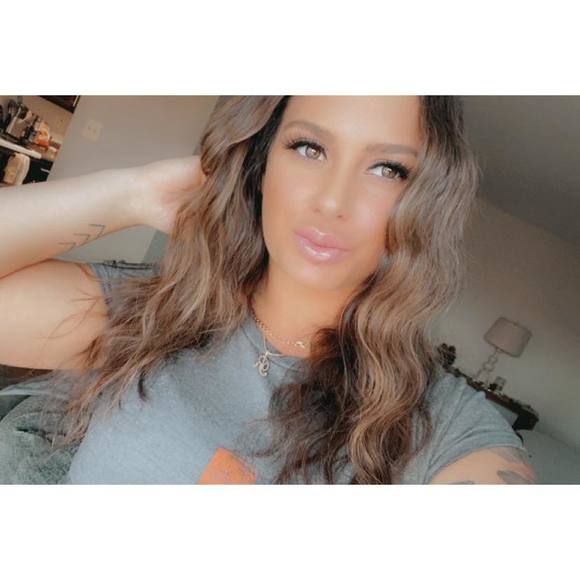 Profile Picture of Rachaell Duzyk (@rachaelduzyk) on Poshmark