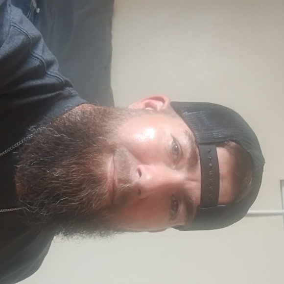 Profile Picture of Christopher Brewer (@brewerc84) on Poshmark