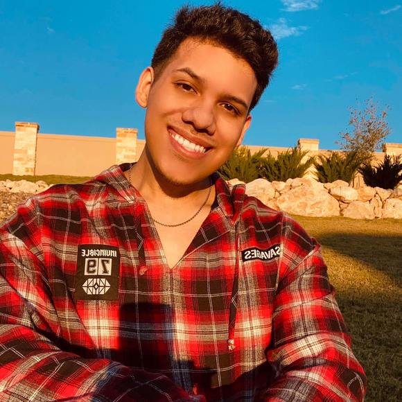 Profile Picture of Joshua Guerra (@joshwar77) on Poshmark