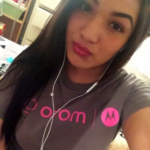 Profile Picture of Celeste Zepeda (@etselec___) on Poshmark