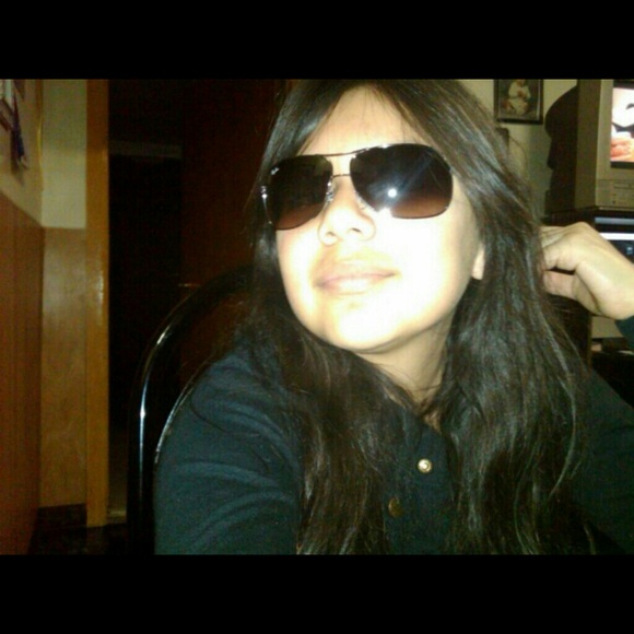 Profile Picture of Lisette Sanchez (@liss1230) on Poshmark