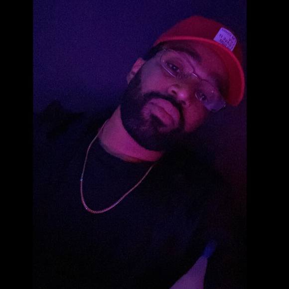 Profile Picture of Tavaris Moore (@tavarism91) on Poshmark